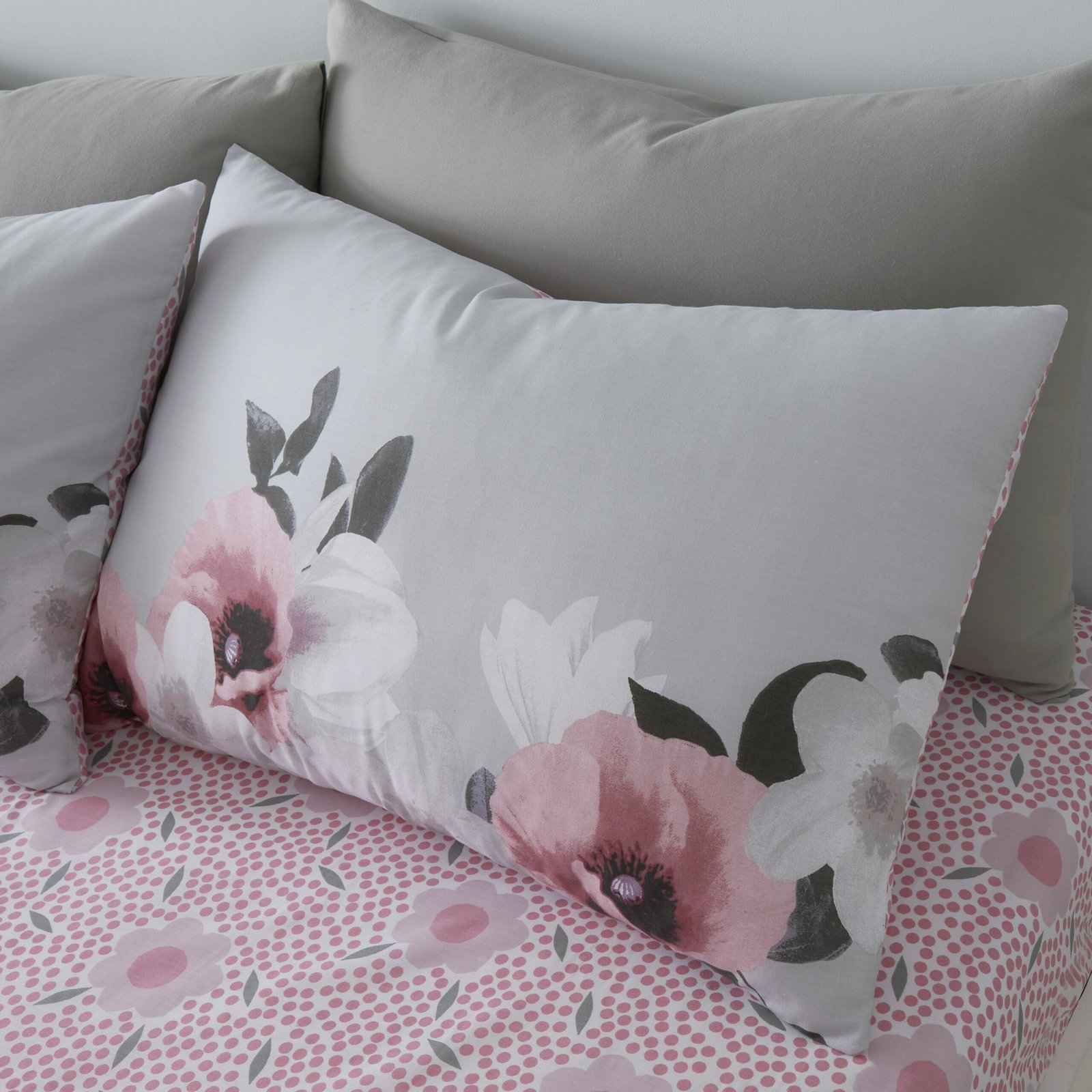 3D_Digital_Poppy_Cameo_60-scaled-1.jpg 3D Digital Poppy Printed Duvet Set - Image 2