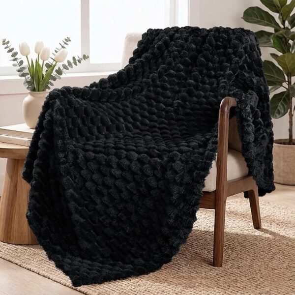 Luxury Puffed Texture Throw Blanket - Black