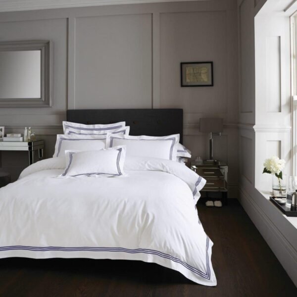 Hotel Quality Duvet Cover Set - White/Navy