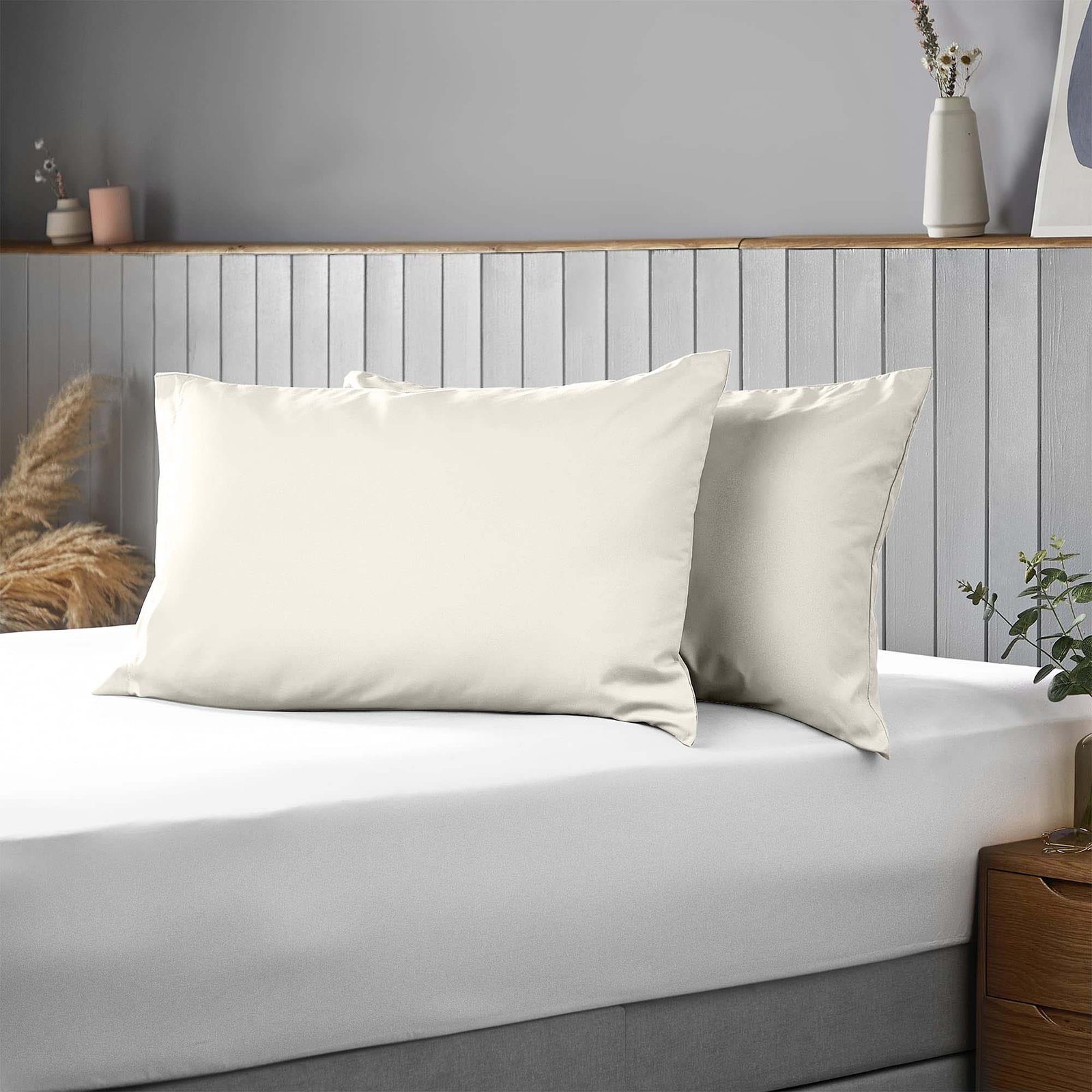 01 200 TC Egyptian Cotton Pillow Cases - Cream - Image 1