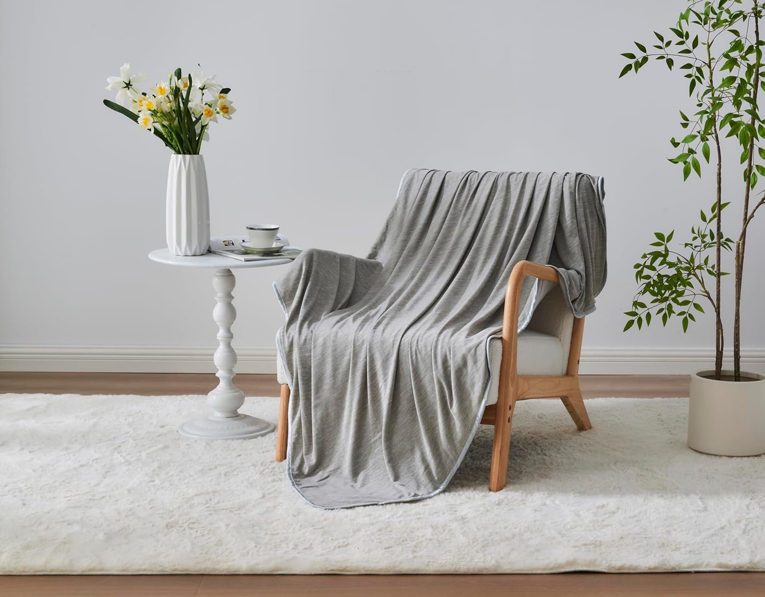 Grey Soft Cooling Blanket Lightweight Throw for Summer - Grey
