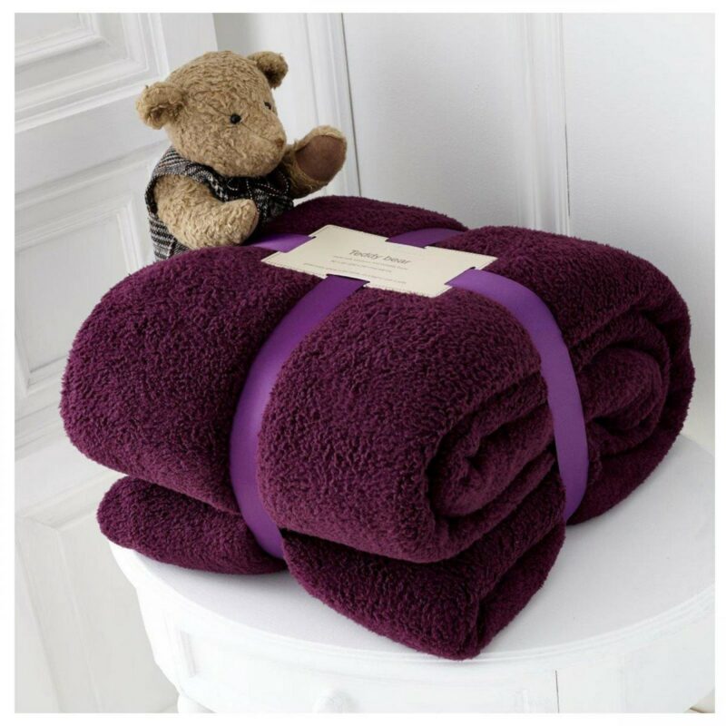 31084051 teddy collection throw 150x200 aubergine 1 1