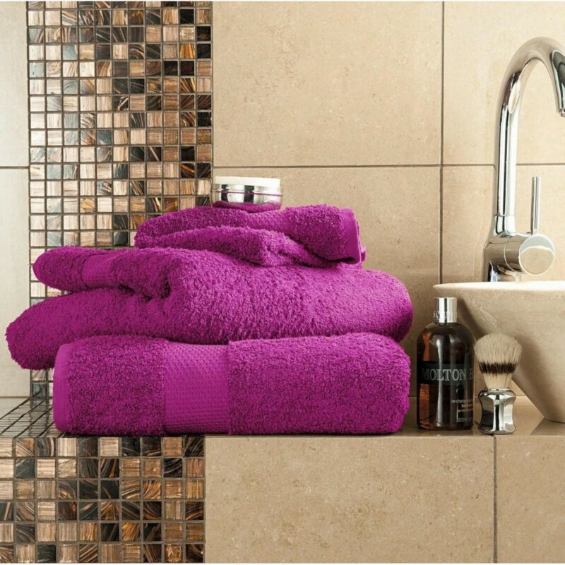 41044505 miami bath towel 70x125 magenta 1